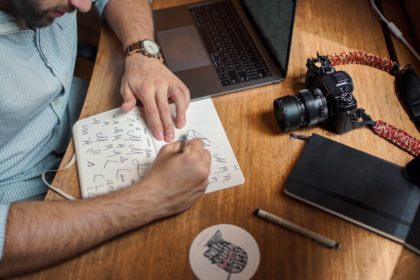 Artikel-64 Photo by Brad Neathery on Unsplash